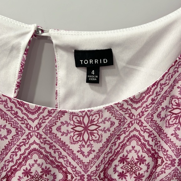 Torrid Dress Size 4 (4X) hot pink and white pattern dress, only worn once - Picture 4 of 5
